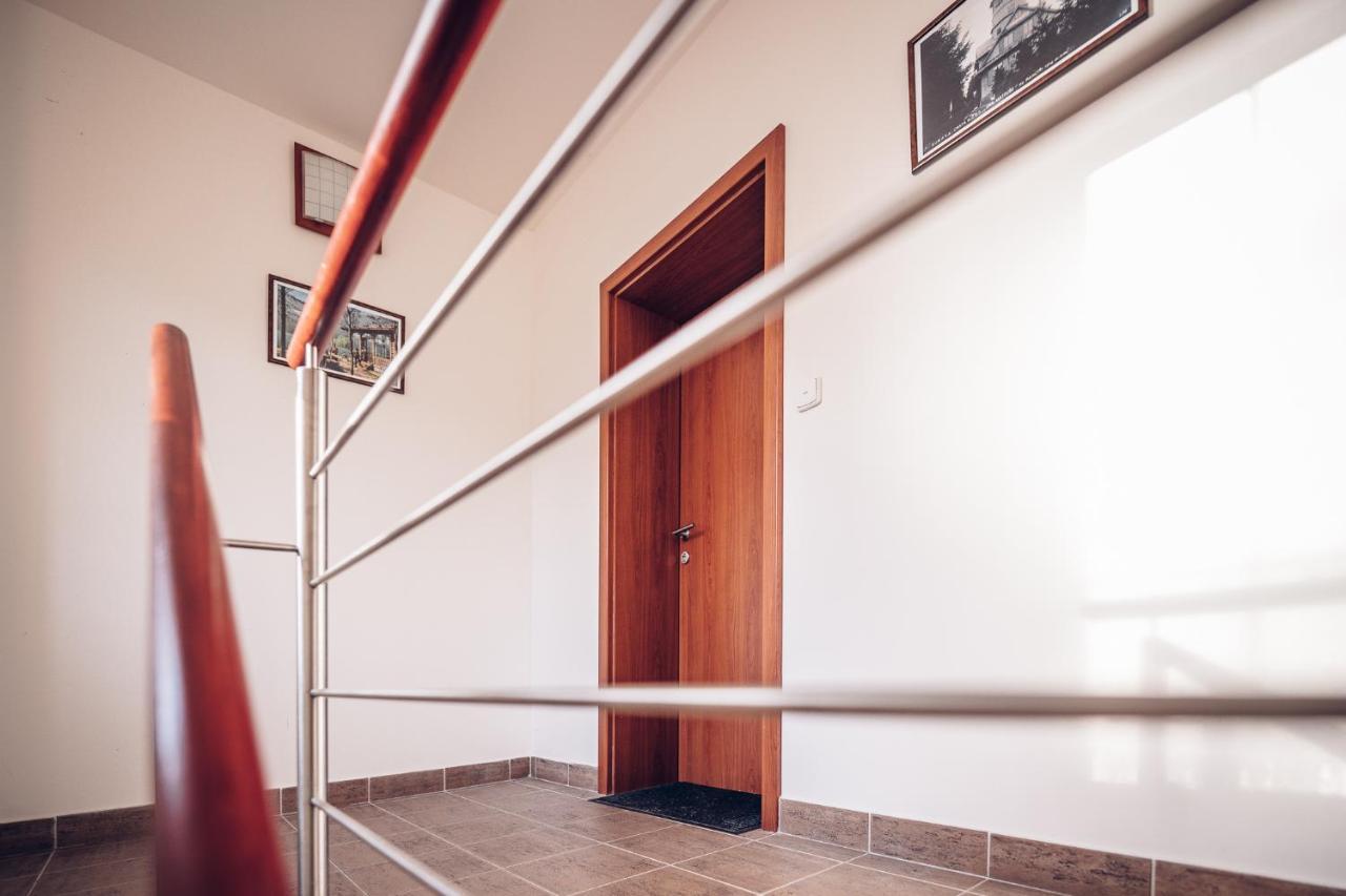 Apartmany Domino Zelezna Ruda Bagian luar foto
