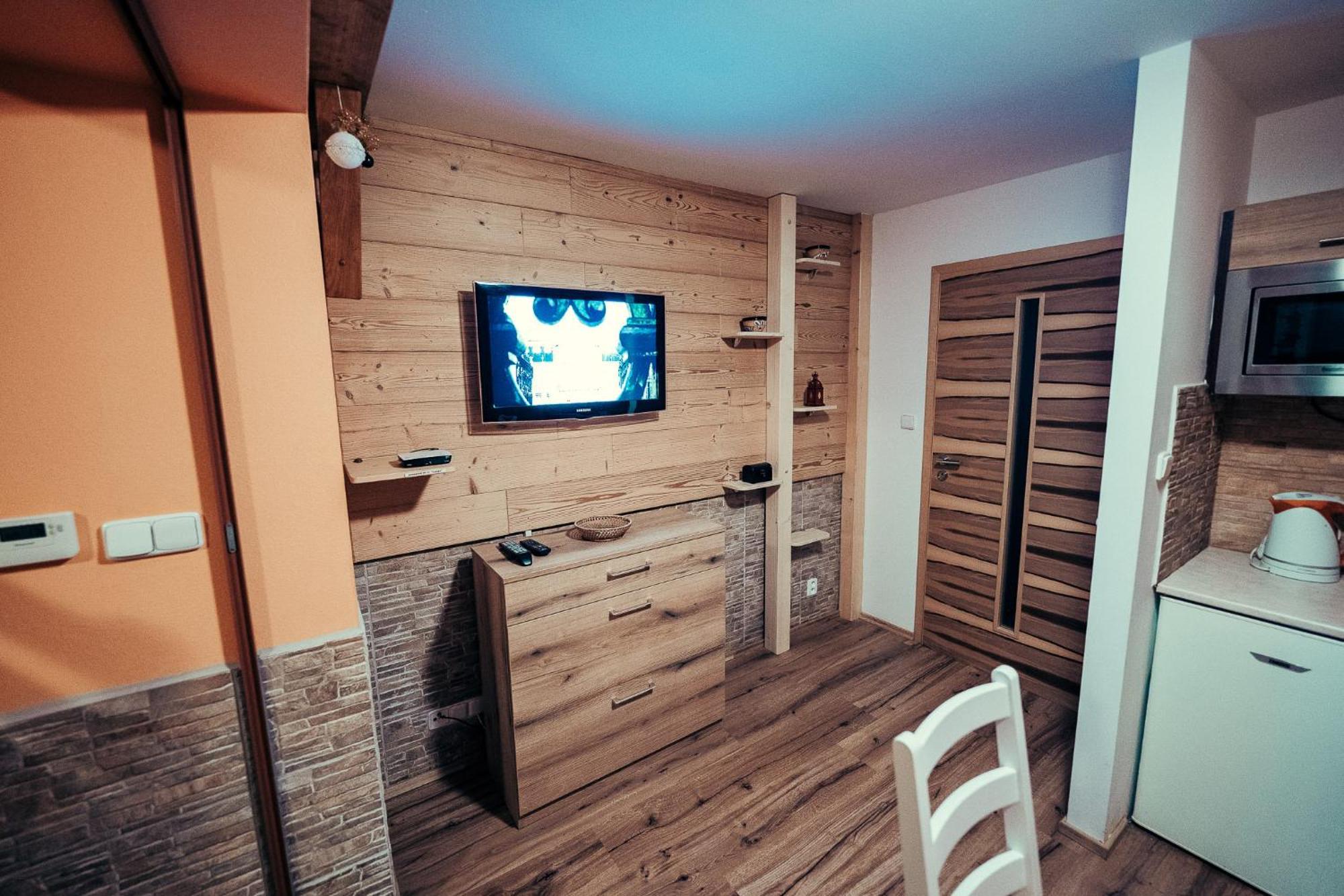 Apartmany Domino Zelezna Ruda Bagian luar foto