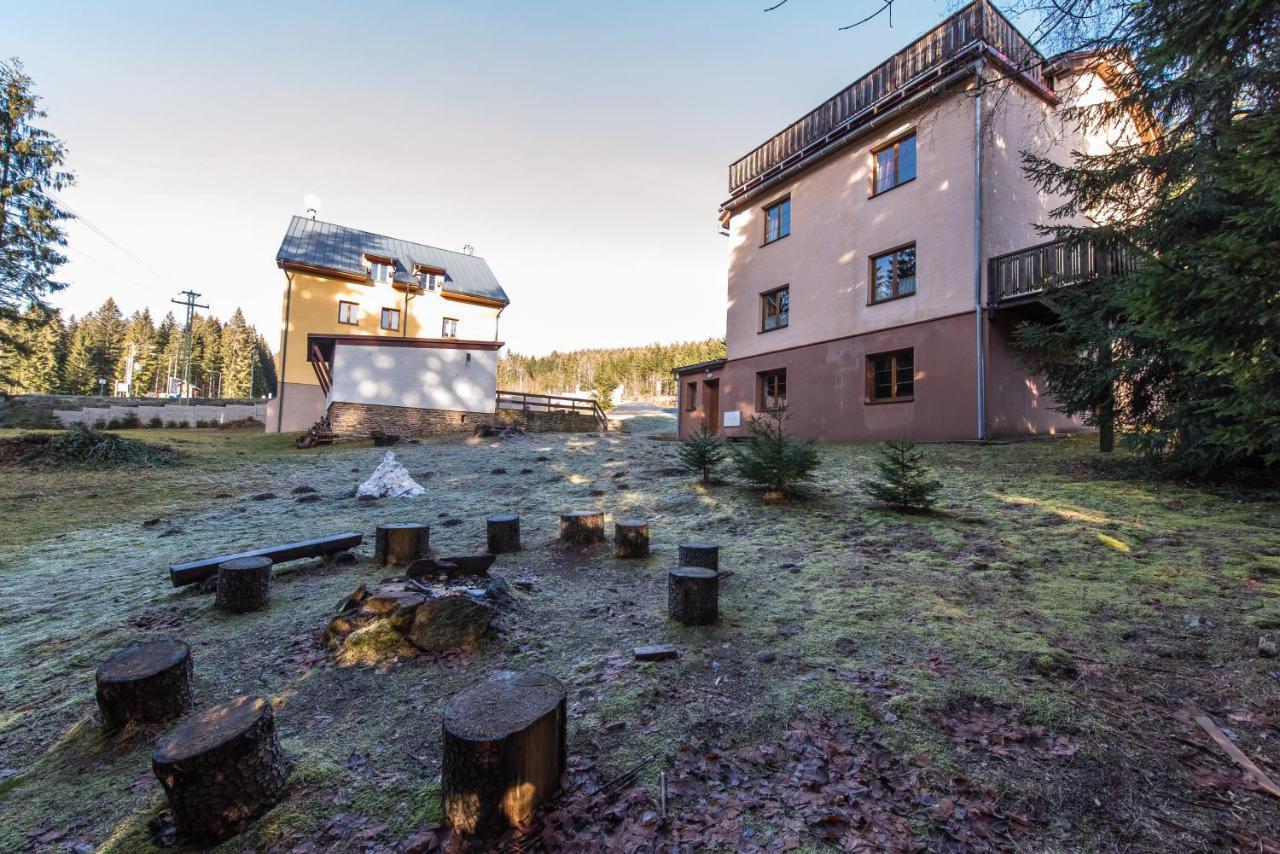 Apartmany Domino Zelezna Ruda Bagian luar foto