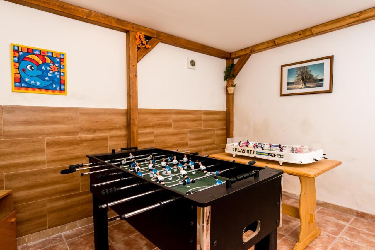 Apartmany Domino Zelezna Ruda Bagian luar foto