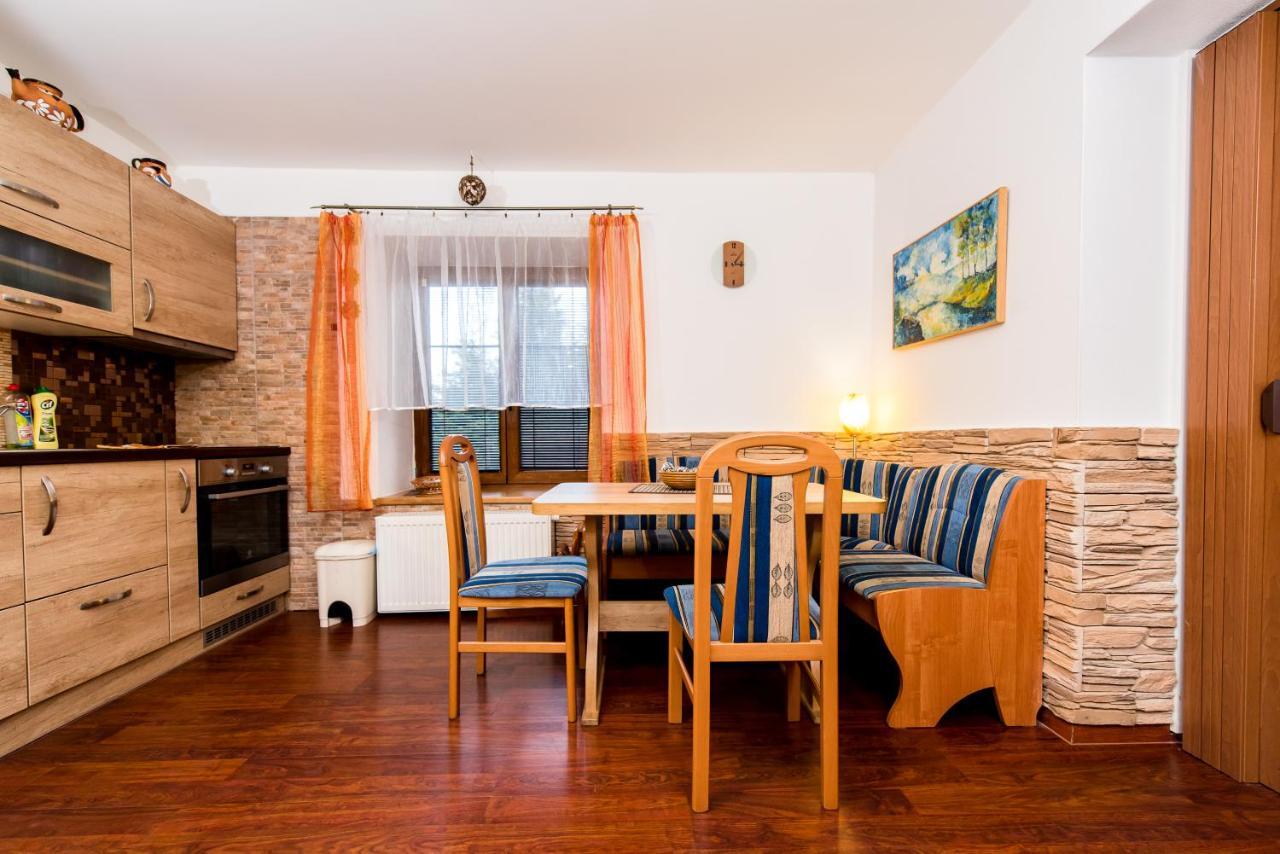 Apartmany Domino Zelezna Ruda Bagian luar foto