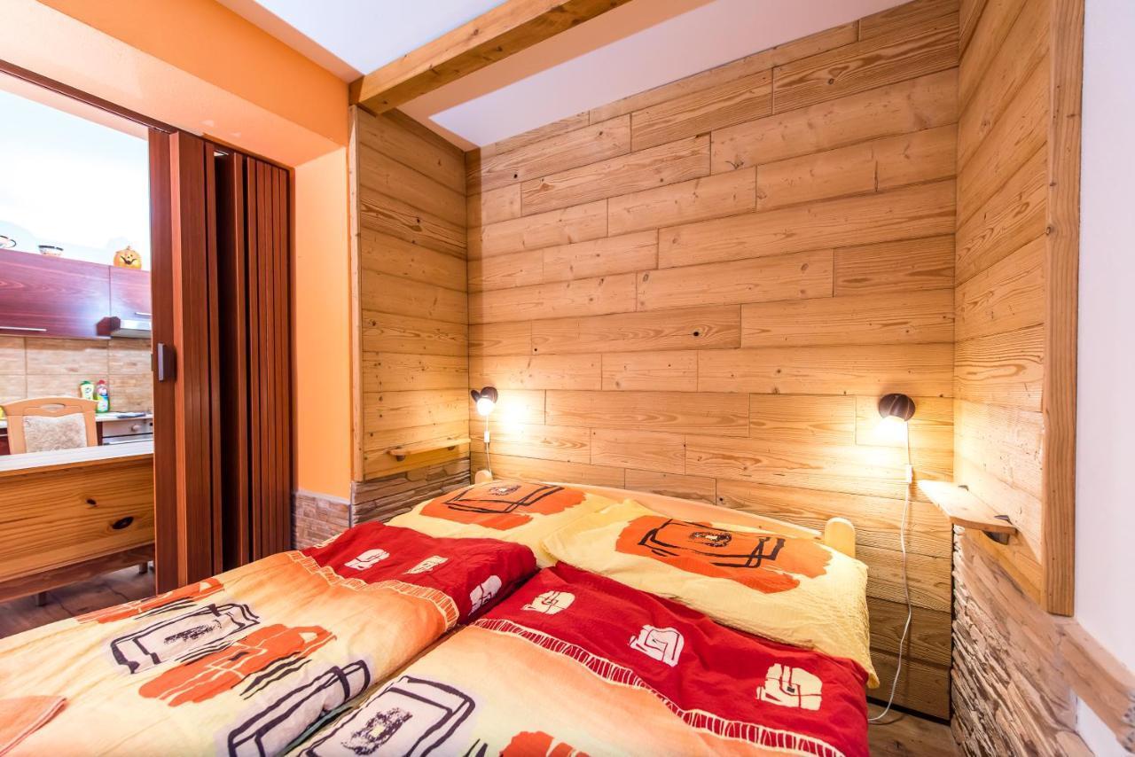 Apartmany Domino Zelezna Ruda Bagian luar foto